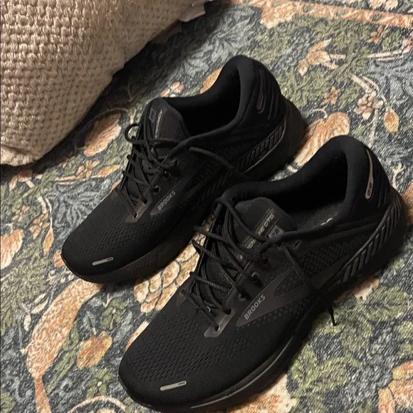 Brooks Men's Black Athletic Shoes - Picture 4 of 7
